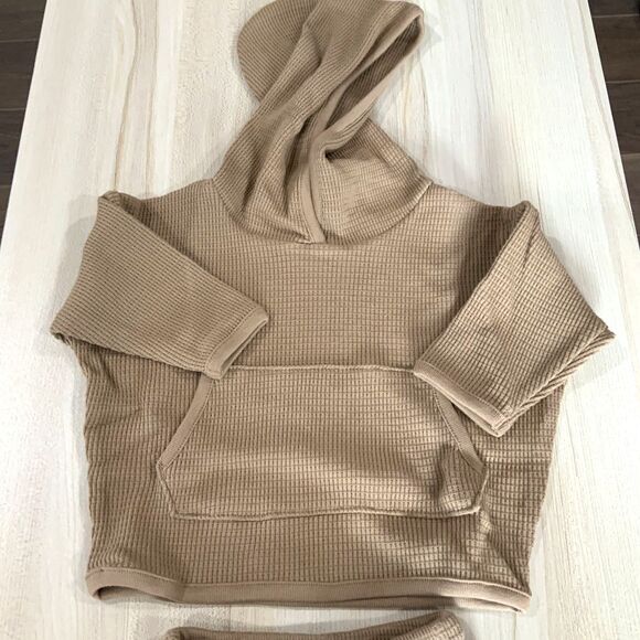 NWT!! 2 Piece Thermal Pant and Hoodie Set in Tan in Newborn By Little Co. - Picture 3 of 6